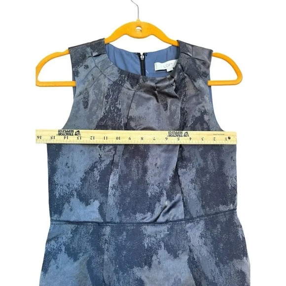 ANN TAYLOR Loft Size 2 Gray Watercolor Print Sheath Zip Business Casual Dress - Picture 4 of 10